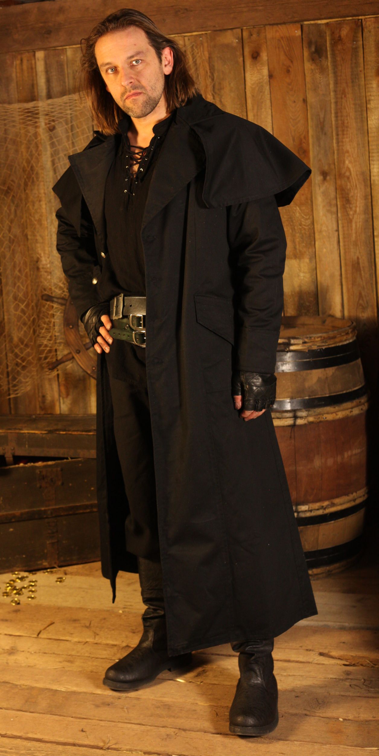 Mittelalter Mantel und Mittelalter Umhang sowie ein Cape in schwarz von LARP Fashion