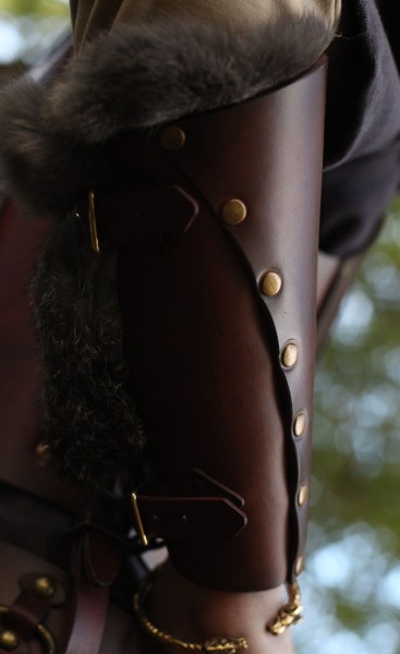 LARP Lederarmschienen Söldner online bestellen bei larp-fashion.de