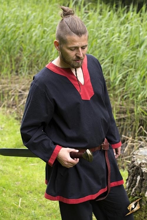 Get a LARP tunic in black, green or brown for LARP events