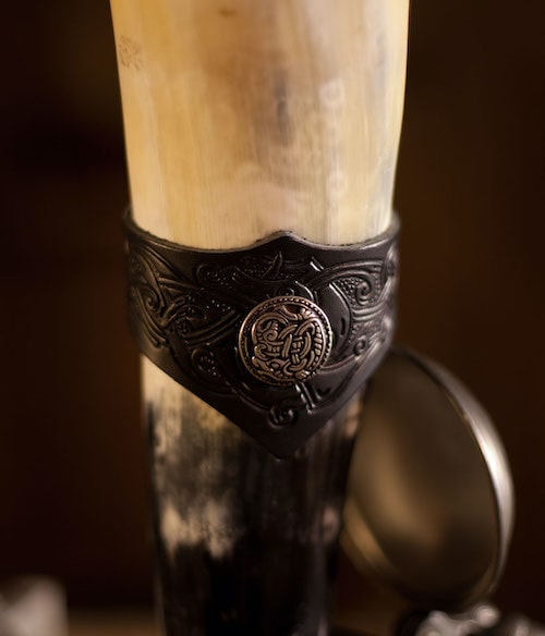 Drinking horns for stylish trunks from LARP Fashion