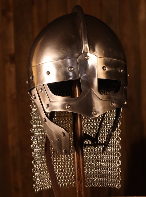Casques de chevaliers m&eacute;di&eacute;vaux