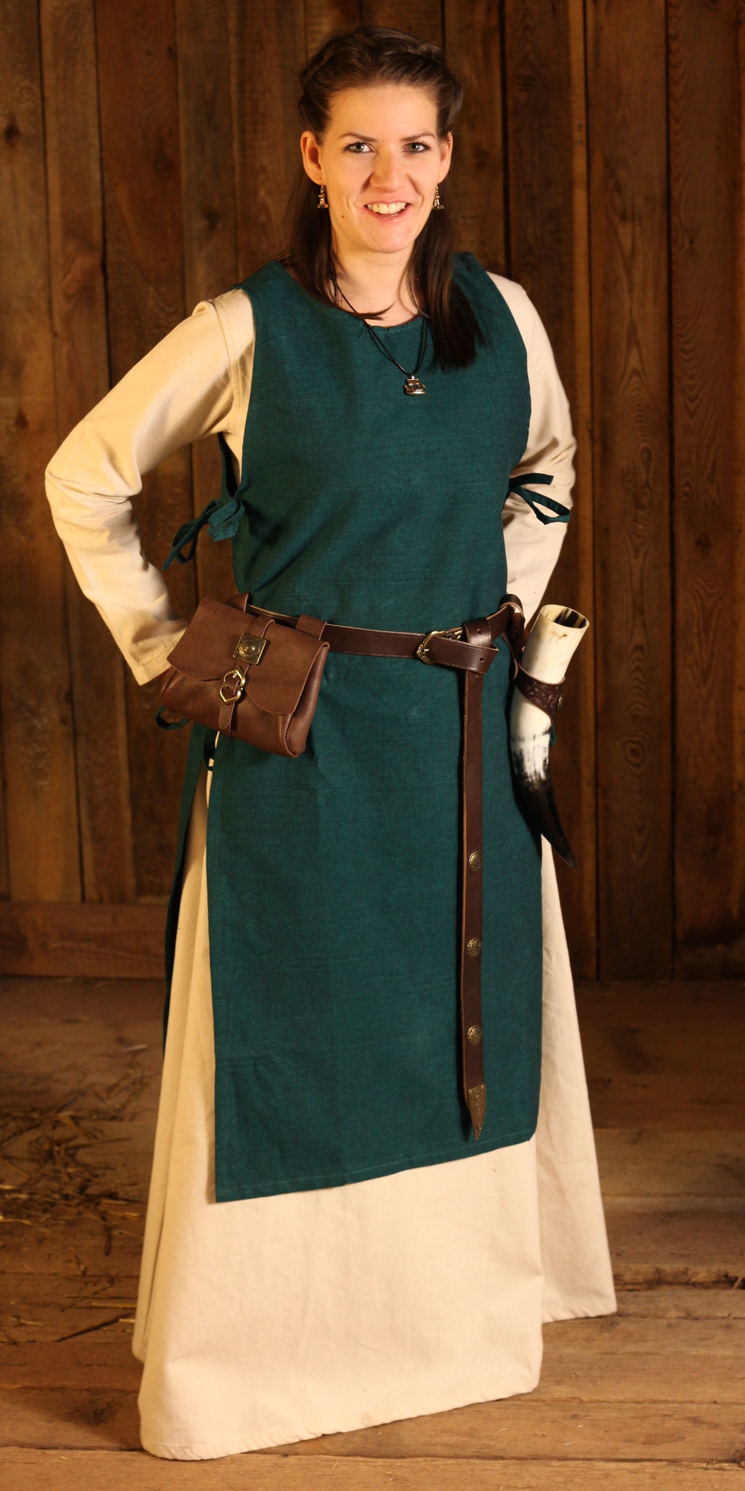 Mittelalter Kleid in grün oder rot im Versand bestellen