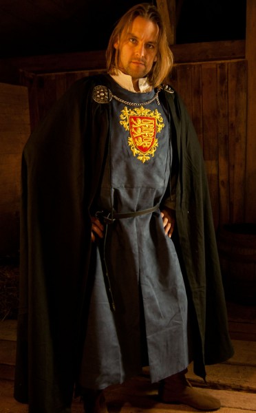 Cape/Cloak with Chain Fastening order online with larp-fashion.co.uk