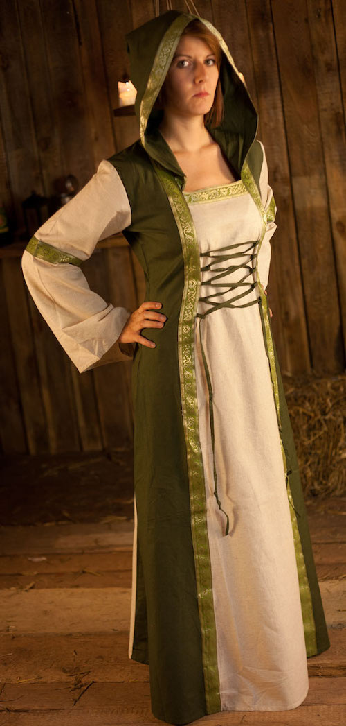La robe médiévale est destinée au personnage féminin du GN
