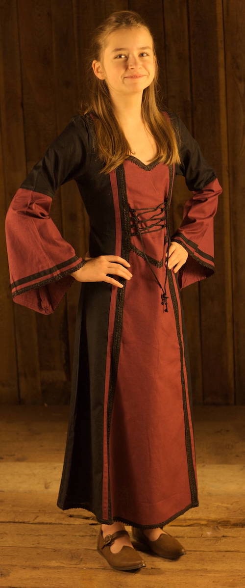 Medieval costume girl at LARP Fashion