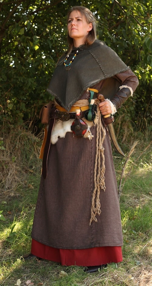 Mittelalter Kleid für Frauen mit Gürtel - Die Heilerin in grün und beige
