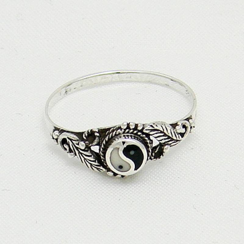 Vintage Yin Yang authentic Cut Out Sterling Silver Ring - Size 5