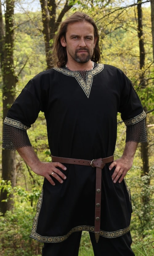 Get a LARP tunic in black, green or brown for LARP events