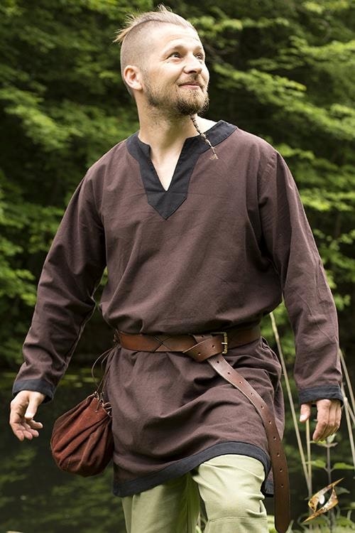 Tabard and tunic: Medieval clothing for the people and nobility