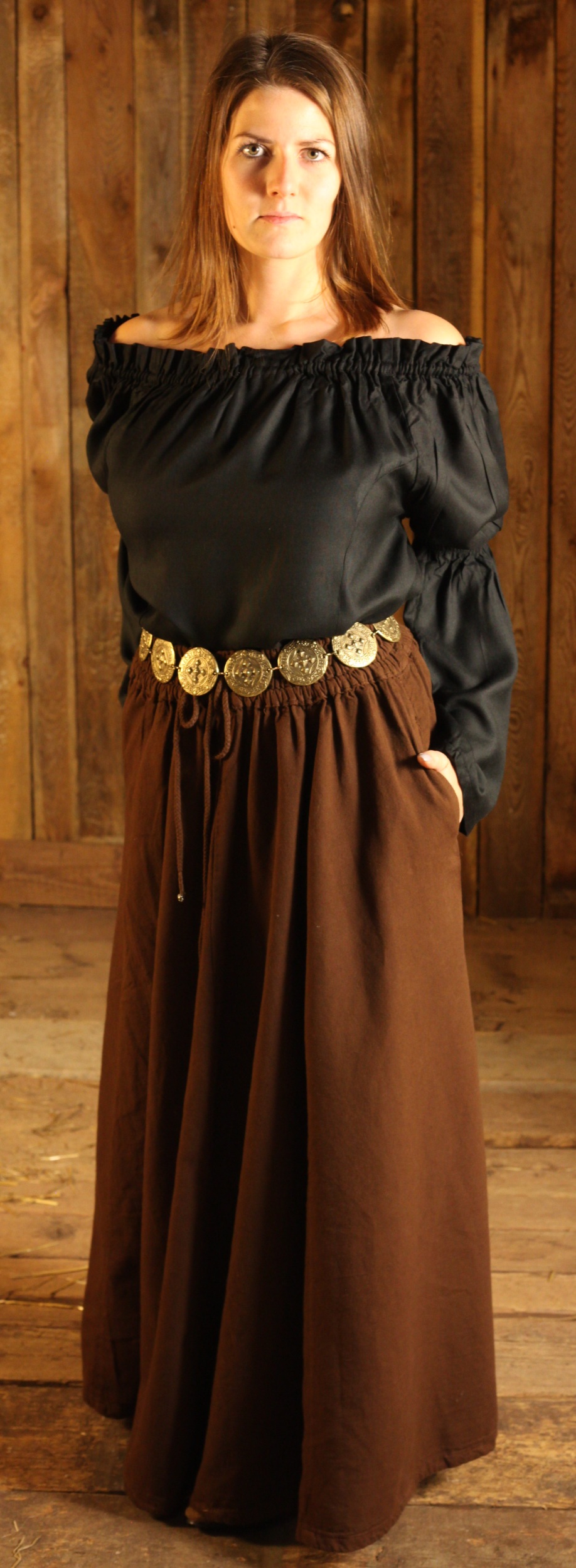 Wallende Mittelalter Röcke und stilvolle Gewandung