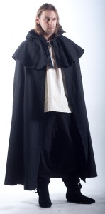Cape mit Pelerine, langer Cape mit Pelerine, langer Kapuze, Metall-Schließe