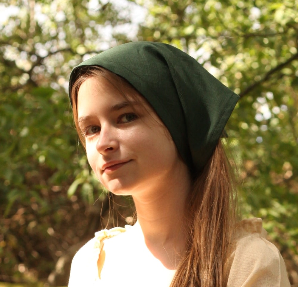 Linen triangular cloth - cowl, bonnet or bonnet for the Middle Ages